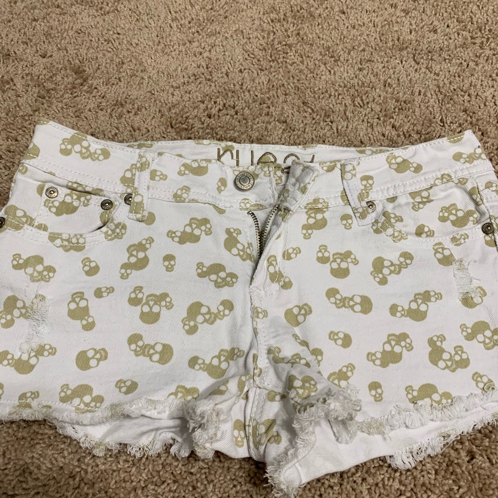 Shorts with skulls